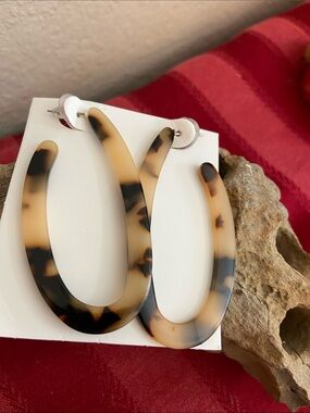 5/$10❤️❤️❤️NEW Acrylic Tortoiseshell Oval Hoop Post Earrings